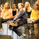 Elever på scenen ved forestillingen Fame
