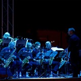 Orkester spiller til forestillingen Fame